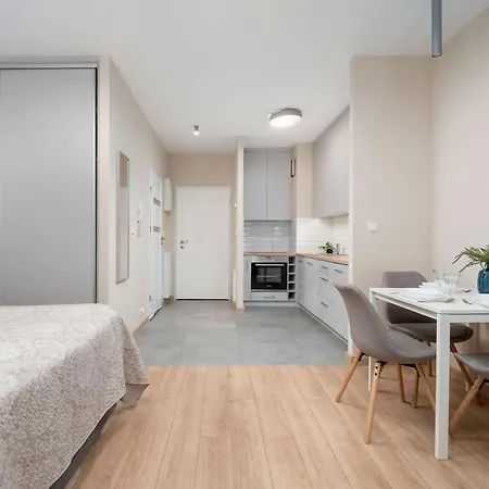 Lejlighed Functional & Cozy Close To The Center With Balcony By Renters Warszawa
