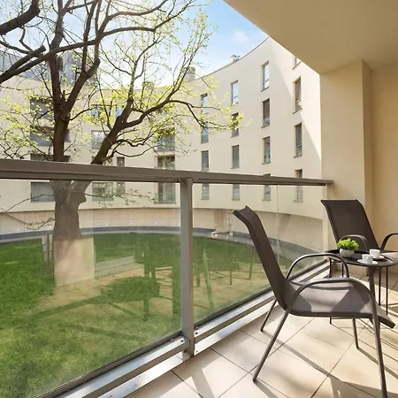 Functional & Cozy Close To The Center With Balcony By Renters *