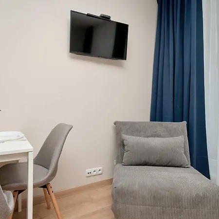 Lägenhet Functional & Cozy Close To The Center With Balcony By Renters *