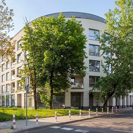 Functional & Cozy Close To The Center With Balcony By Renters Lägenhet
